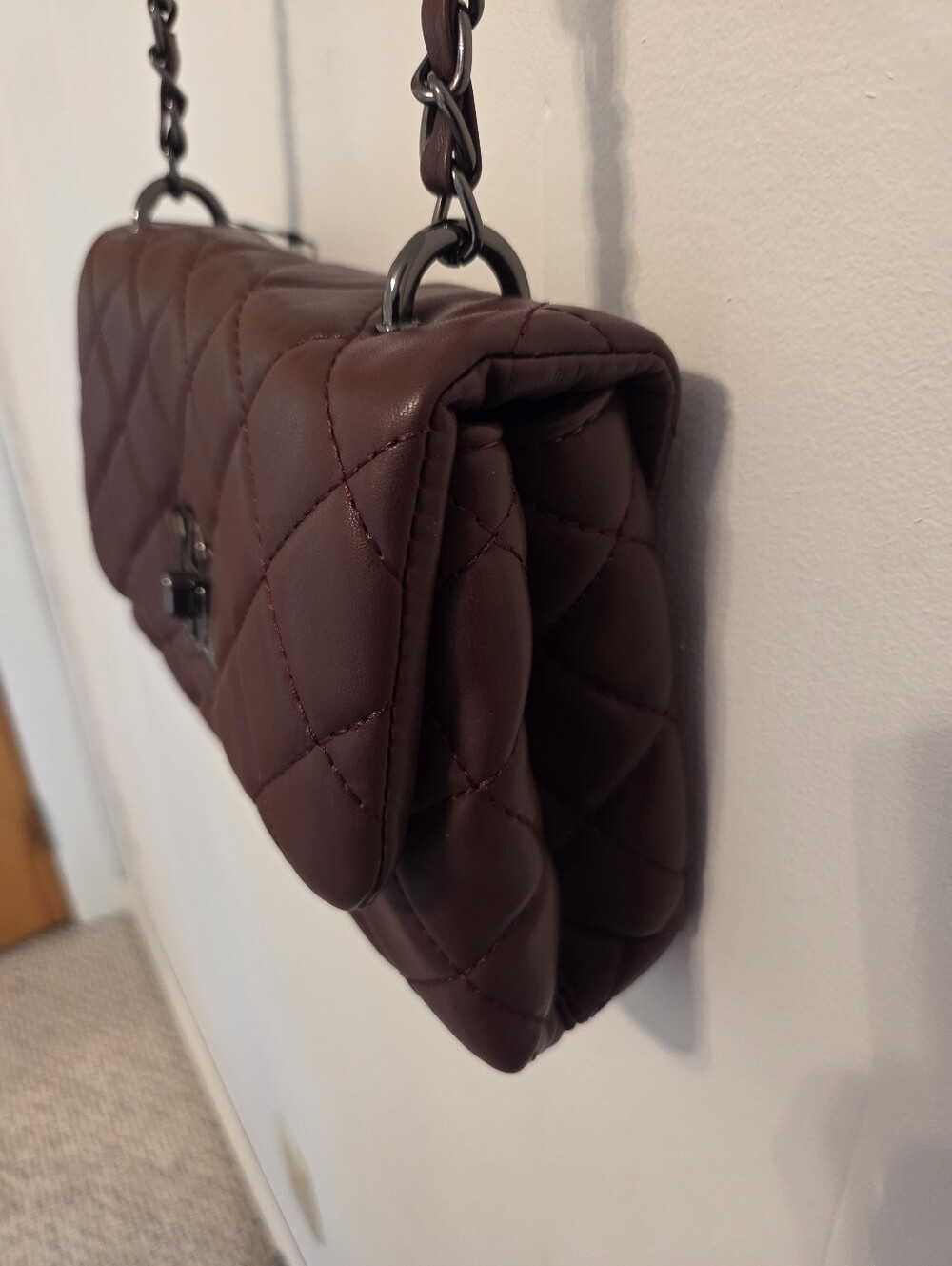 NWT Badgley Mischka Quilted Wine Crossbody Bag with Chain Strap - Picture 6 of 16